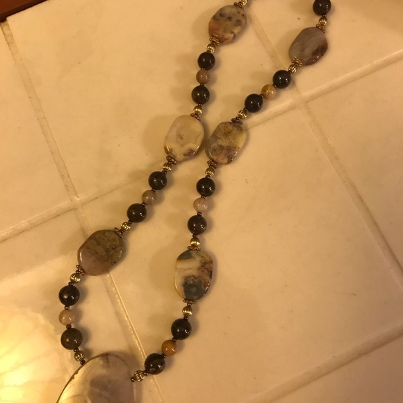 Stone necklace in brown and tan - Picture 4 of 4